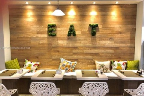 Condo in Bal Harbour, Florida, 1 bedroom  № 1925912 - photo 6