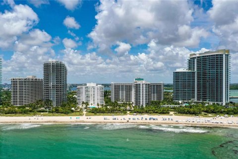 Condo in Bal Harbour, Florida, 1 bedroom  № 1925912 - photo 25