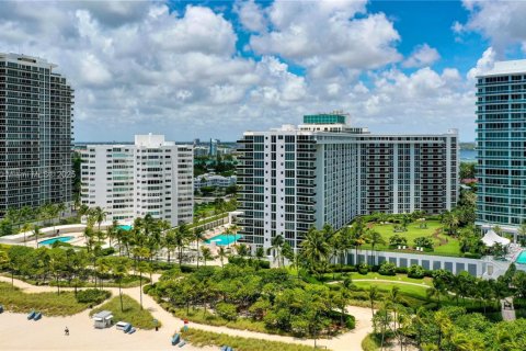 Condo in Bal Harbour, Florida, 1 bedroom  № 1925912 - photo 2