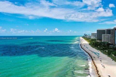 Condo in Bal Harbour, Florida, 1 bedroom  № 1925912 - photo 29