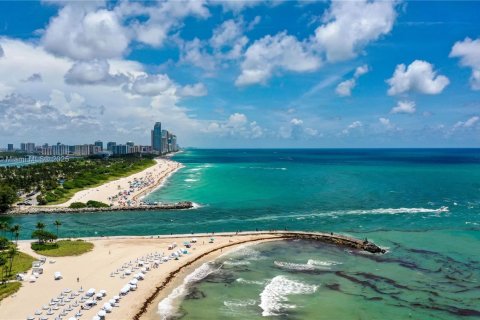 Condo in Bal Harbour, Florida, 1 bedroom  № 1925912 - photo 28