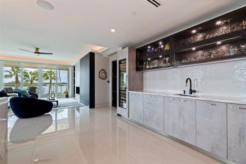 Condo in Tierra Verde, Florida, 3 bedrooms  № 2396304 - photo 10