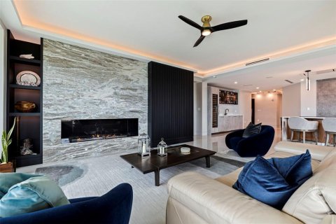 Condo in Tierra Verde, Florida, 3 bedrooms  № 2396304 - photo 14
