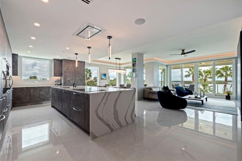 Condo in Tierra Verde, Florida, 3 bedrooms  № 2396304 - photo 4