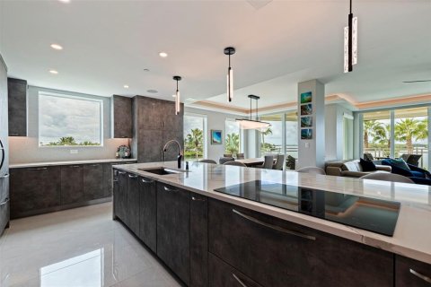 Condo in Tierra Verde, Florida, 3 bedrooms  № 2396304 - photo 9