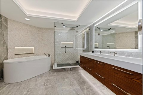 Condo in Tierra Verde, Florida, 3 bedrooms  № 2396304 - photo 27