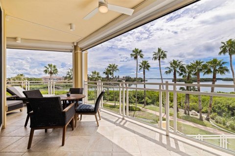 Condo in Tierra Verde, Florida, 3 bedrooms  № 2396304 - photo 17