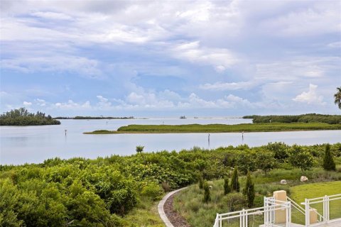 Condo in Tierra Verde, Florida, 3 bedrooms  № 2396304 - photo 23
