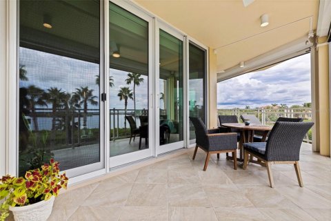 Condo in Tierra Verde, Florida, 3 bedrooms  № 2396304 - photo 24