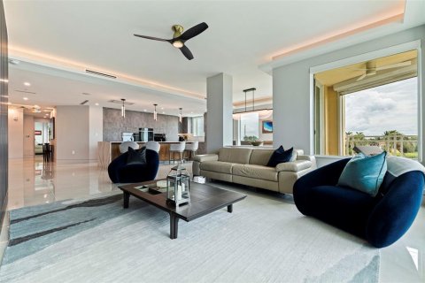 Condo in Tierra Verde, Florida, 3 bedrooms  № 2396304 - photo 16