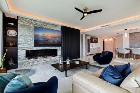 Condo in Tierra Verde, Florida, 3 bedrooms  № 2396304 - photo 15