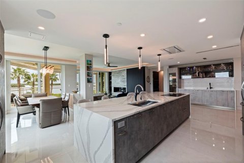 Condo in Tierra Verde, Florida, 3 bedrooms  № 2396304 - photo 8