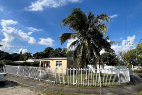 Villa ou maison à Miami, Floride 2 chambres, 66.8 m2 № 2038958