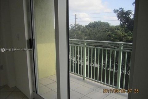 Condo in Miami, Florida, 1 bedroom  № 1705089 - photo 12