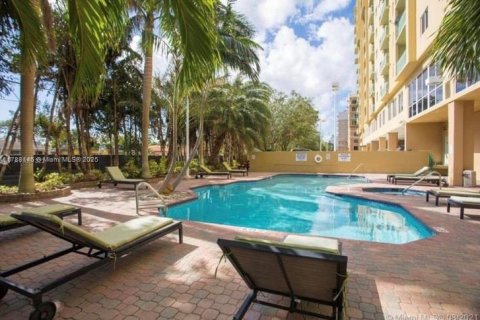 Condo in Miami, Florida, 1 bedroom  № 1705089 - photo 15
