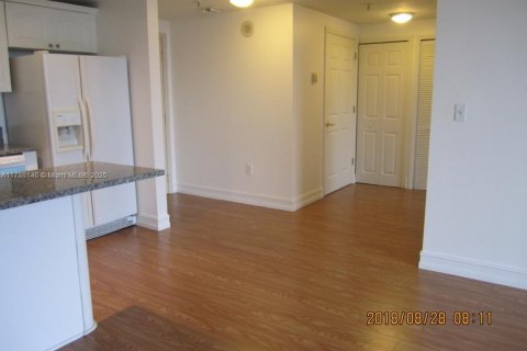 Condo in Miami, Florida, 1 bedroom  № 1705089 - photo 1