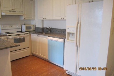 Condo in Miami, Florida, 1 bedroom  № 1705089 - photo 7