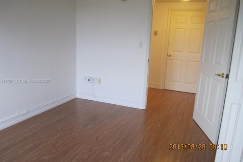 Condo in Miami, Florida, 1 bedroom  № 1705089 - photo 2