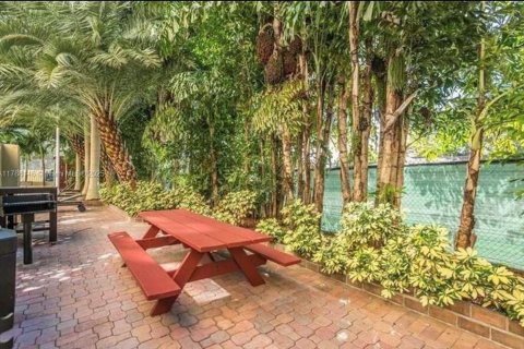 Condo in Miami, Florida, 1 bedroom  № 1705089 - photo 13