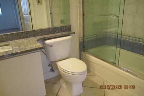 Condo in Miami, Florida, 1 bedroom  № 1705089 - photo 4
