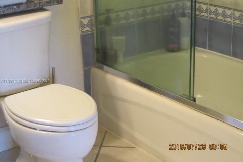 Condo in Miami, Florida, 1 bedroom  № 1705089 - photo 11