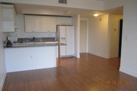 Condo in Miami, Florida, 1 bedroom  № 1705089 - photo 9
