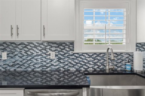 Condo in Celebration, Florida, 2 bedrooms  № 1737129 - photo 23