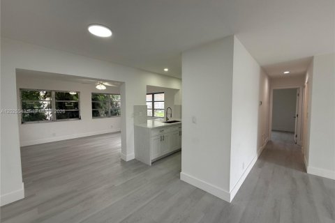 Купить виллу или дом в Тамарак, Флорида 2 спальни, 108.14м2, № 2085740 - фото 5