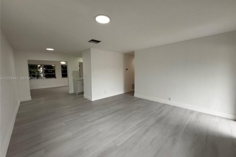 Купить виллу или дом в Тамарак, Флорида 2 спальни, 108.14м2, № 2085740 - фото 4