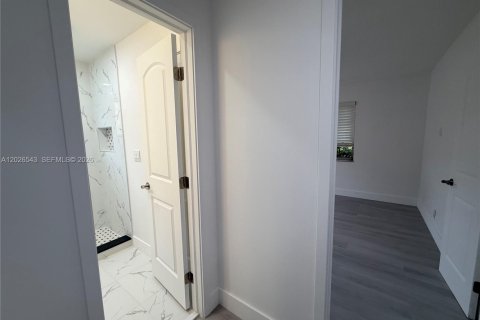 Купить виллу или дом в Тамарак, Флорида 2 спальни, 108.14м2, № 2085740 - фото 12
