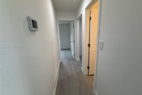 Купить виллу или дом в Тамарак, Флорида 2 спальни, 108.14м2, № 2085740 - фото 9