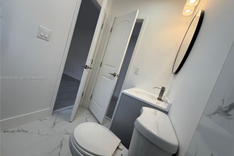 Купить виллу или дом в Тамарак, Флорида 2 спальни, 108.14м2, № 2085740 - фото 17