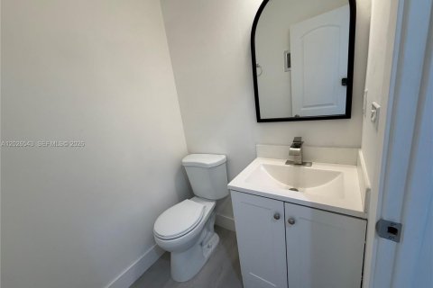 Купить виллу или дом в Тамарак, Флорида 2 спальни, 108.14м2, № 2085740 - фото 10