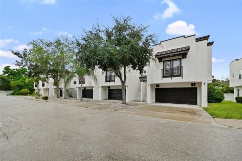 Touwnhouse à vendre à Tampa, Floride: 3 chambres, 163.88 m2 № 1918421 - photo 3