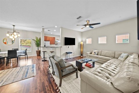 Touwnhouse à vendre à Tampa, Floride: 3 chambres, 163.88 m2 № 1918421 - photo 10