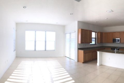 Снять в аренду виллу или дом в Хайалиа, Флорида 3 спальни, 212.75м2, № 2017510 - фото 2