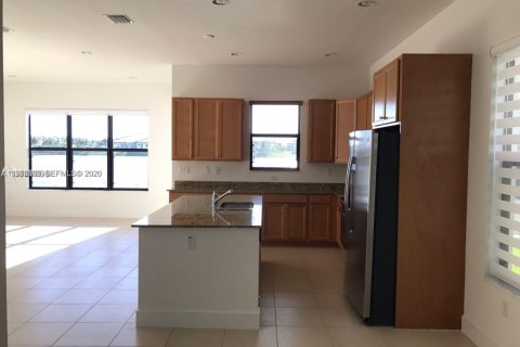 Снять в аренду виллу или дом в Хайалиа, Флорида 3 спальни, 212.75м2, № 2017510 - фото 3