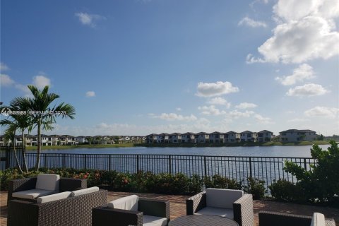 Снять в аренду виллу или дом в Хайалиа, Флорида 3 спальни, 212.75м2, № 2017510 - фото 16