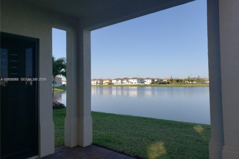 Снять в аренду виллу или дом в Хайалиа, Флорида 3 спальни, 212.75м2, № 2017510 - фото 5