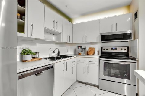 Copropriété à vendre à Aventura, Floride: 2 chambres, 121.52 m2 № 1923090 - photo 11