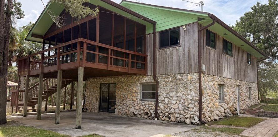 Casa en Crystal River, Florida 2 dormitorios, 111.48 m2 № 2388234