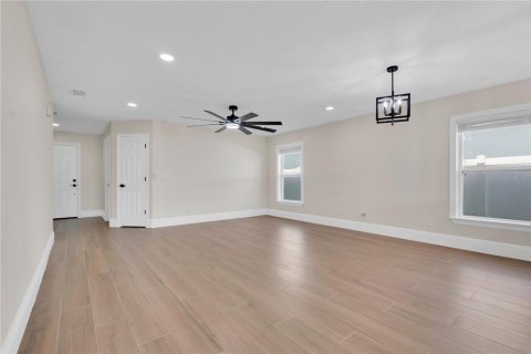 Villa ou maison à louer à Orlando, Floride: 3 chambres, 157.19 m2 № 2344815 - photo 4