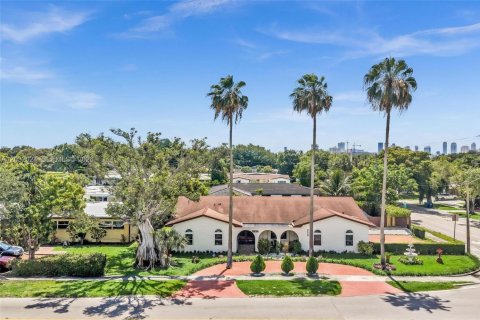 Villa ou maison à Miami, Floride 4 chambres, 252.69 m2 № 2078780