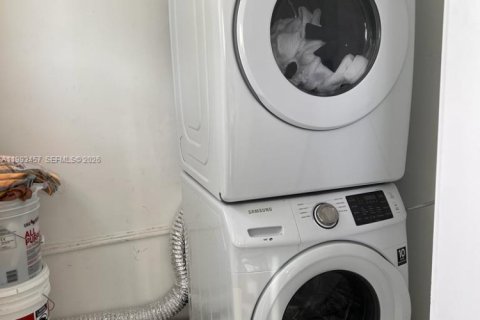 Condo in North Miami Beach, Florida, 2 bedrooms № 2057184 - photo 19