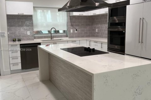 Condo in North Miami Beach, Florida, 2 bedrooms № 2057184 - photo 13