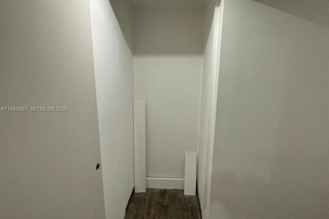 Condo in North Miami Beach, Florida, 2 bedrooms № 2057184 - photo 17