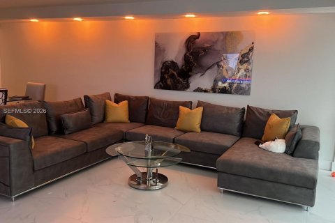 Condo in North Miami Beach, Florida, 2 bedrooms № 2057184 - photo 7