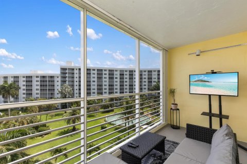 Condominio en venta en Pompano Beach, Florida, 2 dormitorios, 91.04 m2 № 2187411 - foto 14