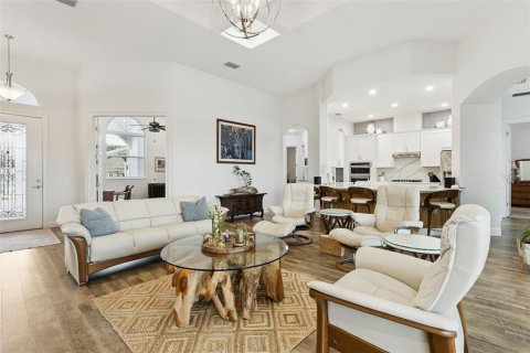 House in Lady Lake, Florida 4 bedrooms, 232.26 sq.m. № 2220150 - photo 7