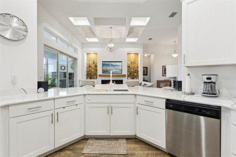 House in Lady Lake, Florida 4 bedrooms, 232.26 sq.m. № 2220150 - photo 17